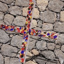Das Lüneburger ökumenische Scherbenkreuz ist ein Symbol für Heilung, Versöhnung und Frieden.
