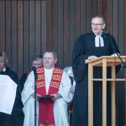 Begrüßung und Leitung Pastor A. Stolze, Vorsitzender der ACK-Lüneburg, Foto M. Hinrichs