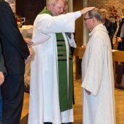 Christian Kindel empfängt den Segen.