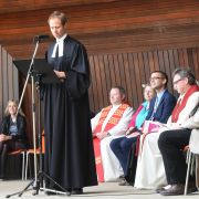 Pastor Stephan Jacob leitet den Gottesdienst