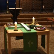 die Mitte, das Kreuz mit den Scherben der Verletzungen.
