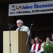 Wilfreid Haase, Pastor i.R. kündigt die Kollektensammlung für die Neugestaltung der Jüdischen Gedenkstätte in Lüneburg an.