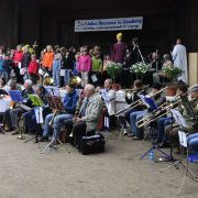 Kinder bringen ihr Lied mit in die Pfingstgemeinde 2013
